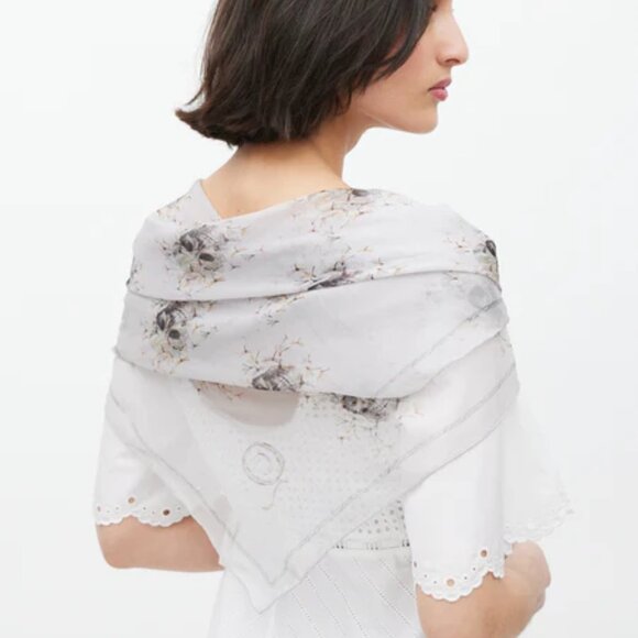 Alexander McQueen Grey Silk Skull Print Scarf - Picture 2 of 11